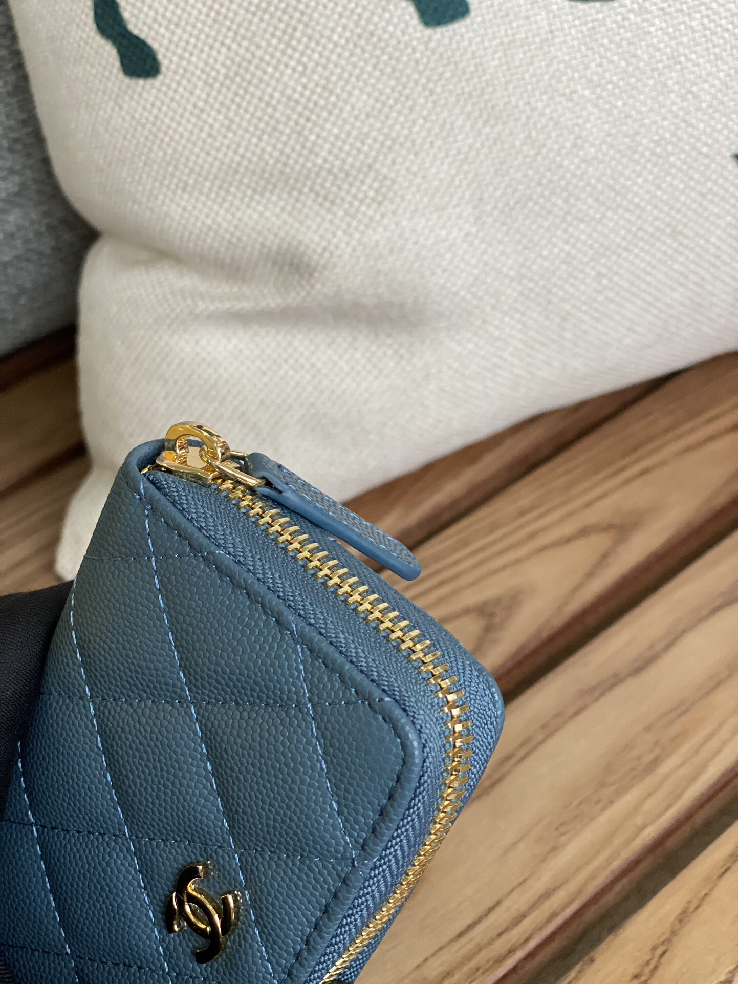 シャネル「Chanel」クラシック ペブルド カーフスキン ジップ コインパース