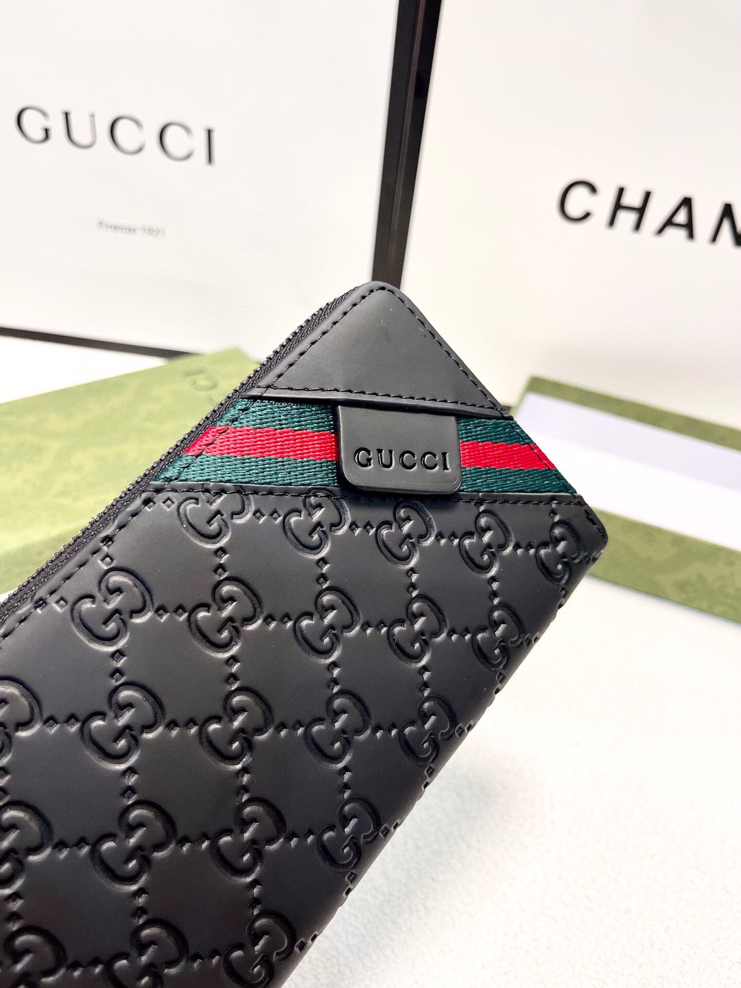 グッチ「Gucci」シグネチャー レザー ウェブ ジップアラウンドウォレット