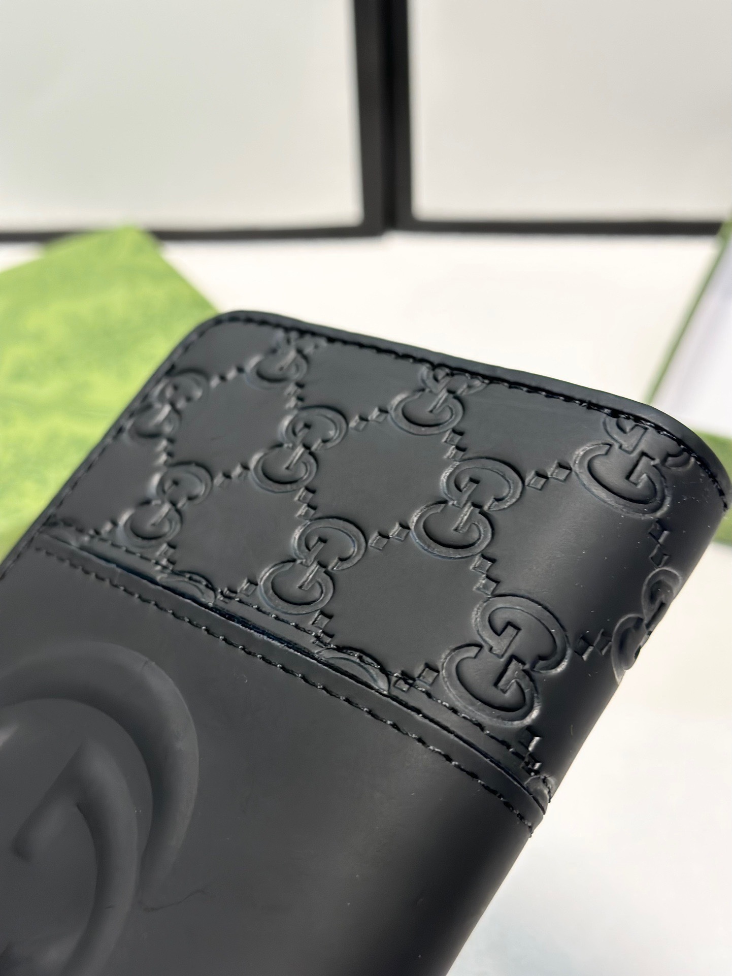 グッチ「Gucci」シグネチャー レザー ウェブ ジップアラウンドウォレット