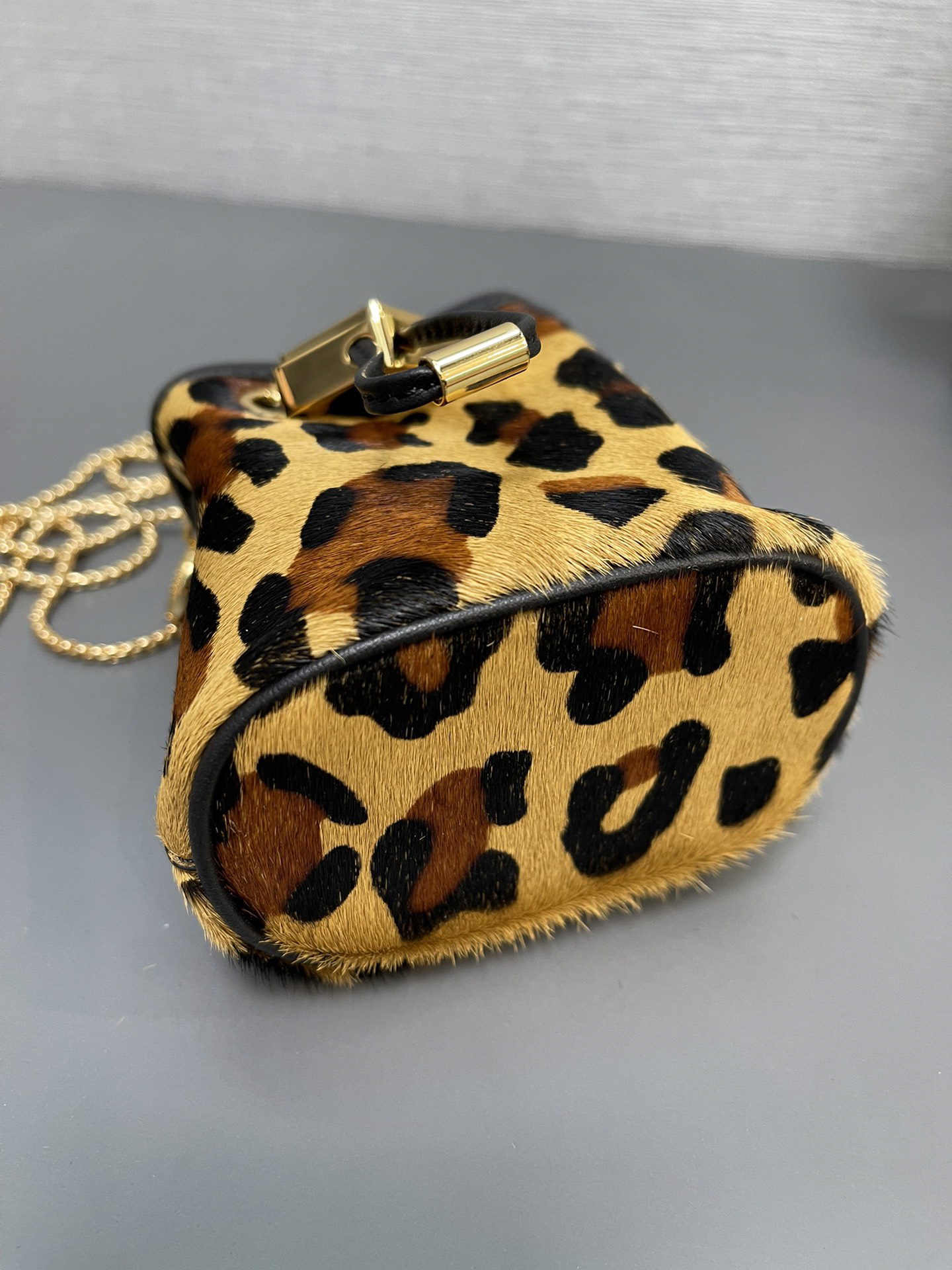 プラダ「Prada」レオパードプリント ボトルバッグ  ミニバッグ