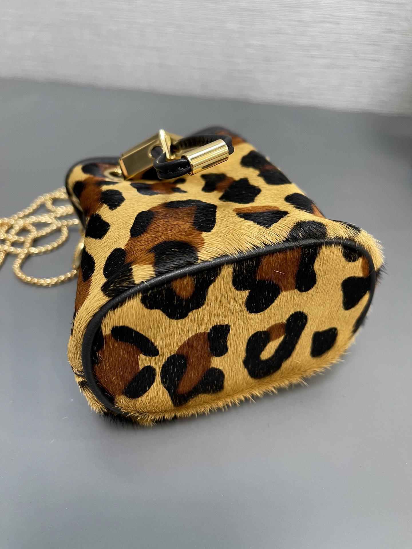 プラダ「Prada」レオパードプリント ボトルバッグ  ミニバッグ