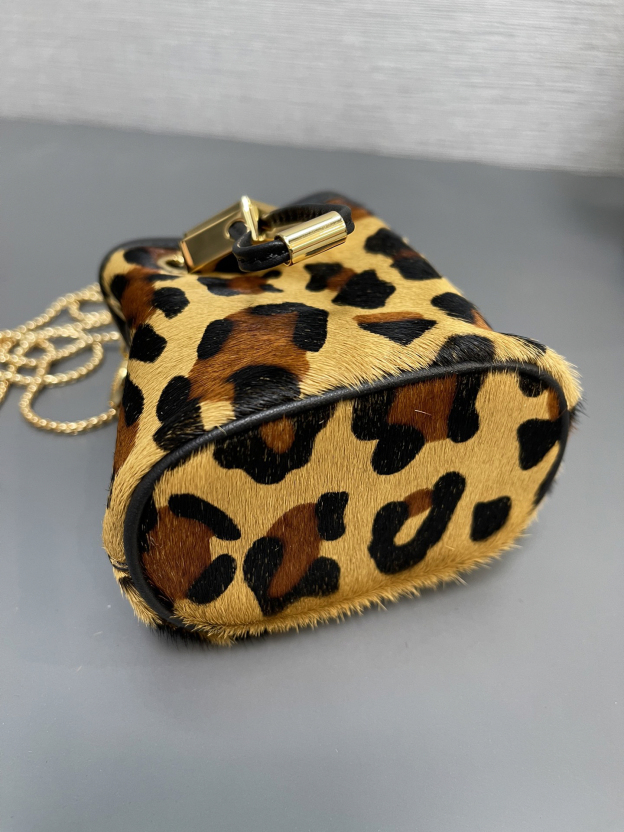 プラダ「Prada」レオパードプリント ボトルバッグ  ミニバッグ