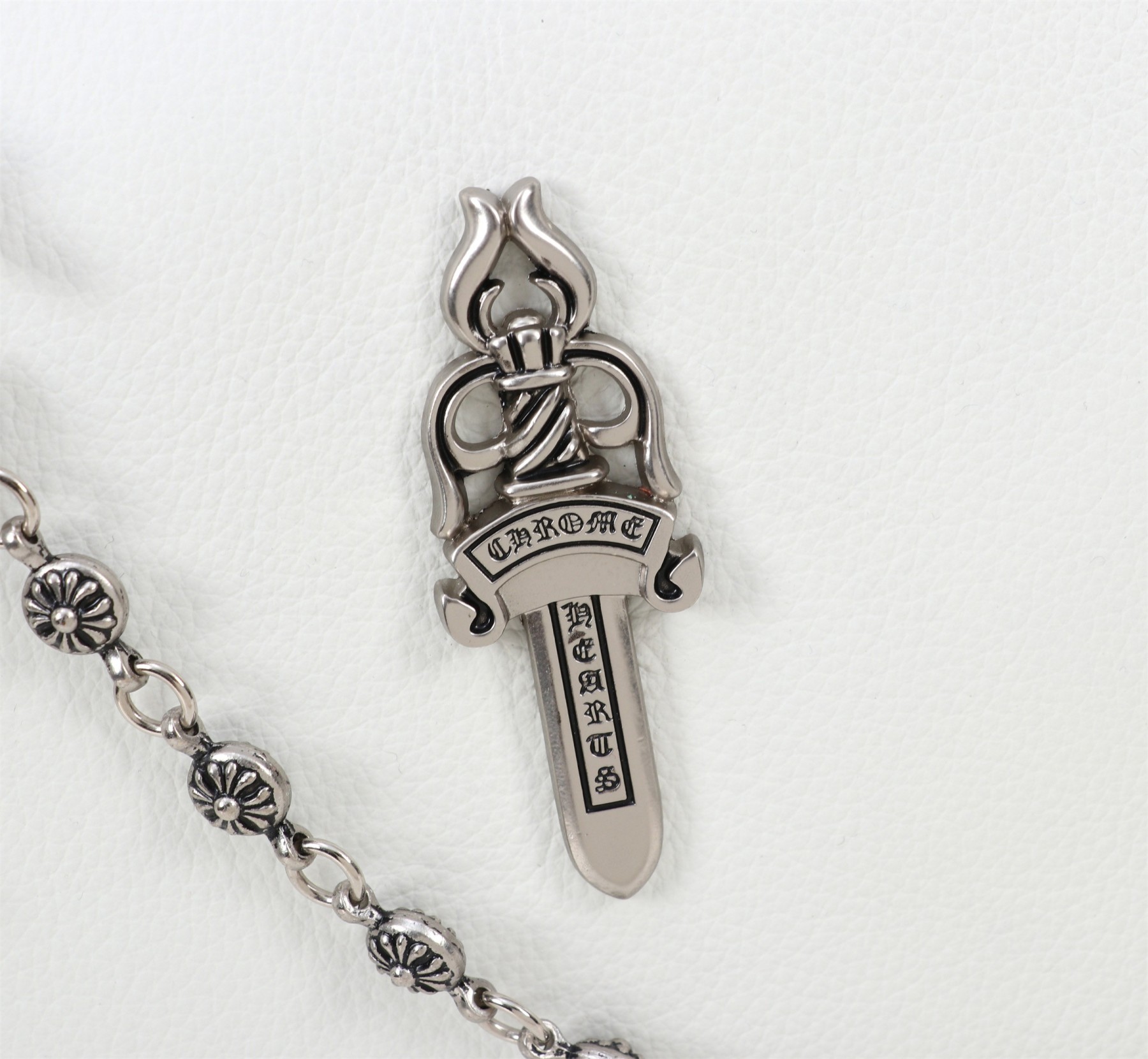 クロムハーツ「Chrome Hearts」十字架のショルダーバッグ