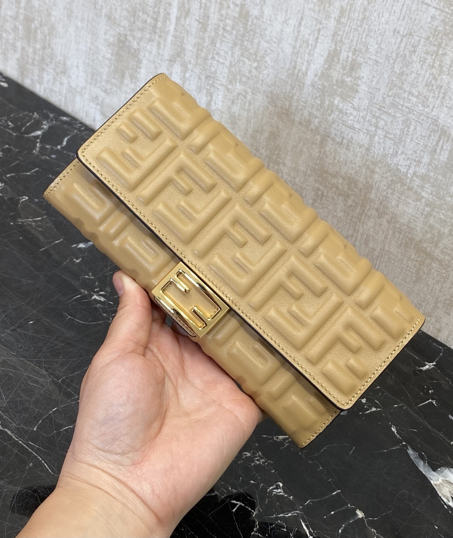 フェンディ「Fendi」バゲット 長財布 ナッパレザー ウォレット