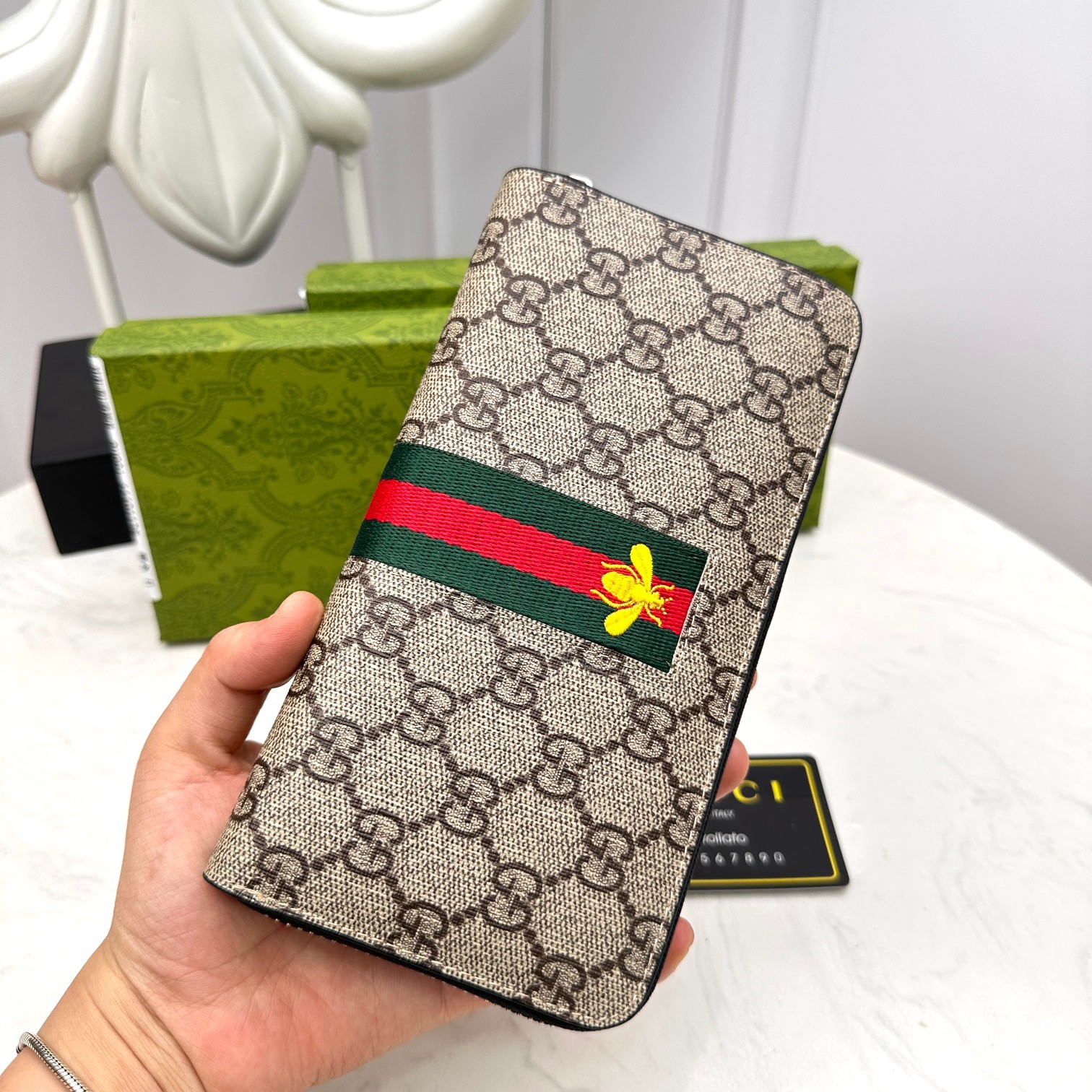 グッチ「Gucci」シグネチャー レザー ウェブ ジップアラウンドウォレット