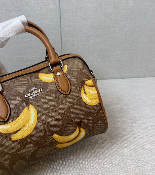 コーチ「Coach」Banana ボストン ピロー バッグ
