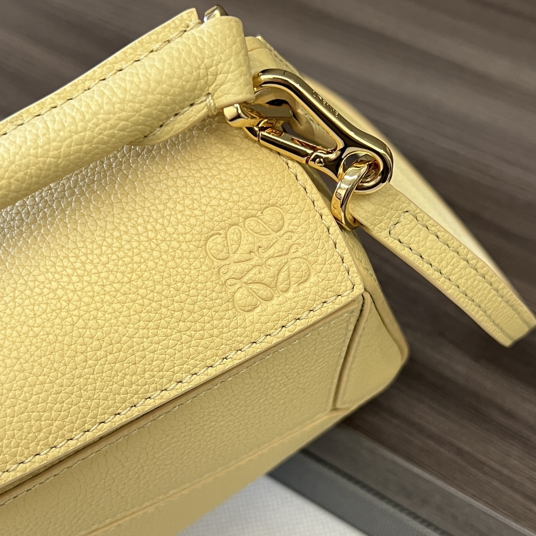 ロエベ「Loewe」ミニ ソフトグレインレザー Puzzle ハンドバッグ