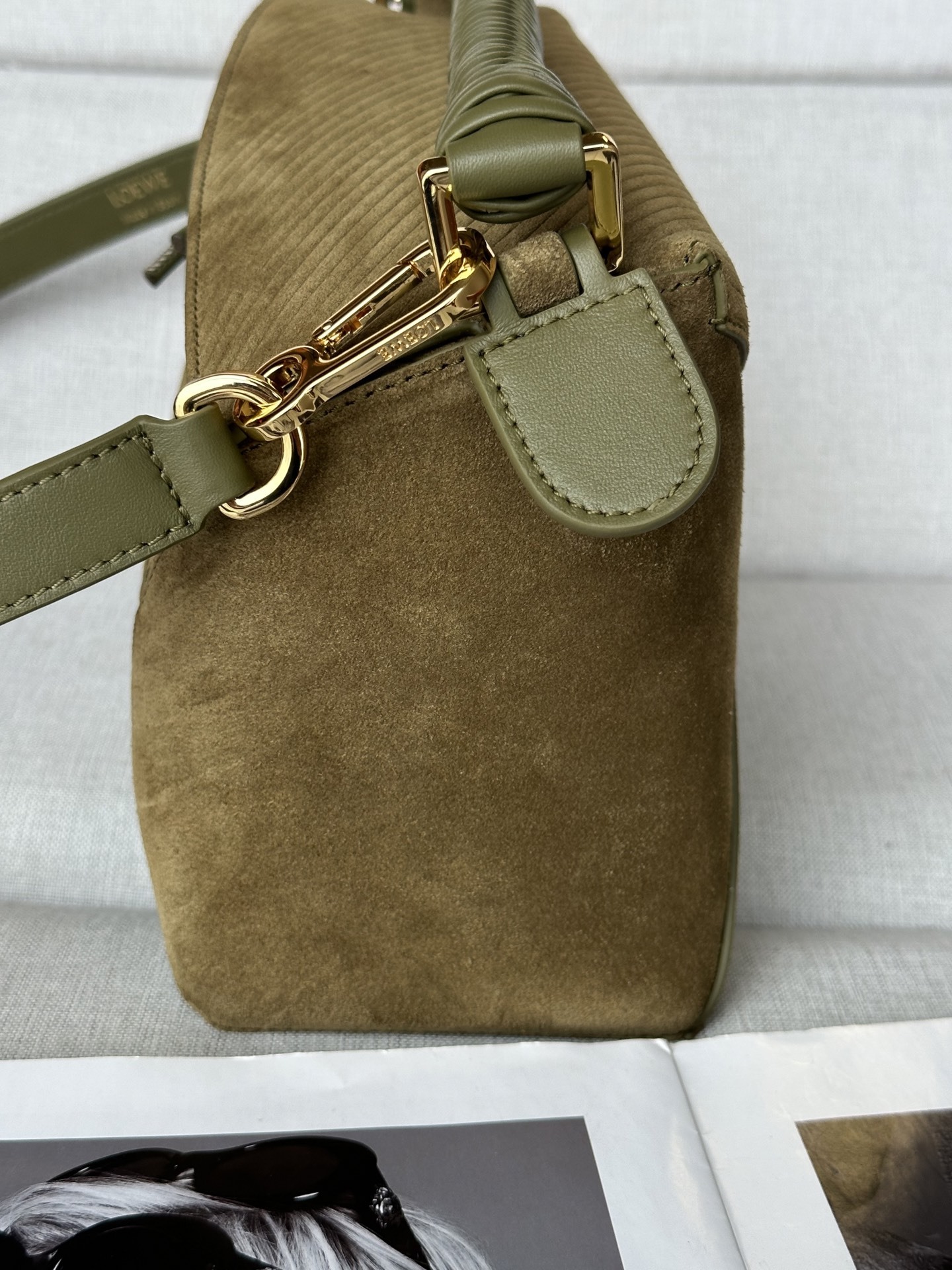 ロエベ「Loewe」秋冬 オリーブグリーン トランペット牛革 Puzzle ハンドバッグ