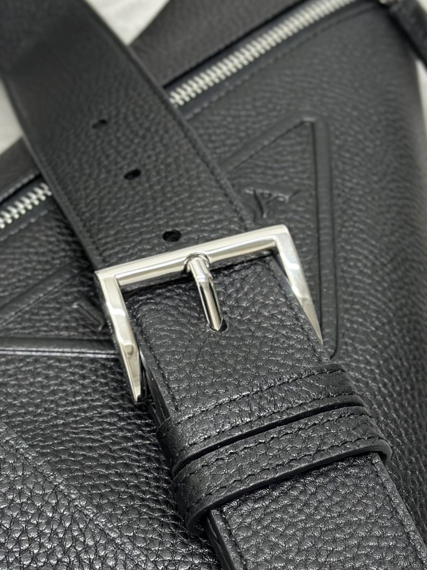 プラダ「Prada」 ディアスキン チェストバッグ