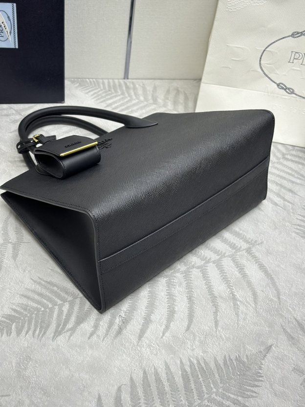 プラダ「Prada」アップグレード ラージトートバッグ（テキスタイルストラップ）
