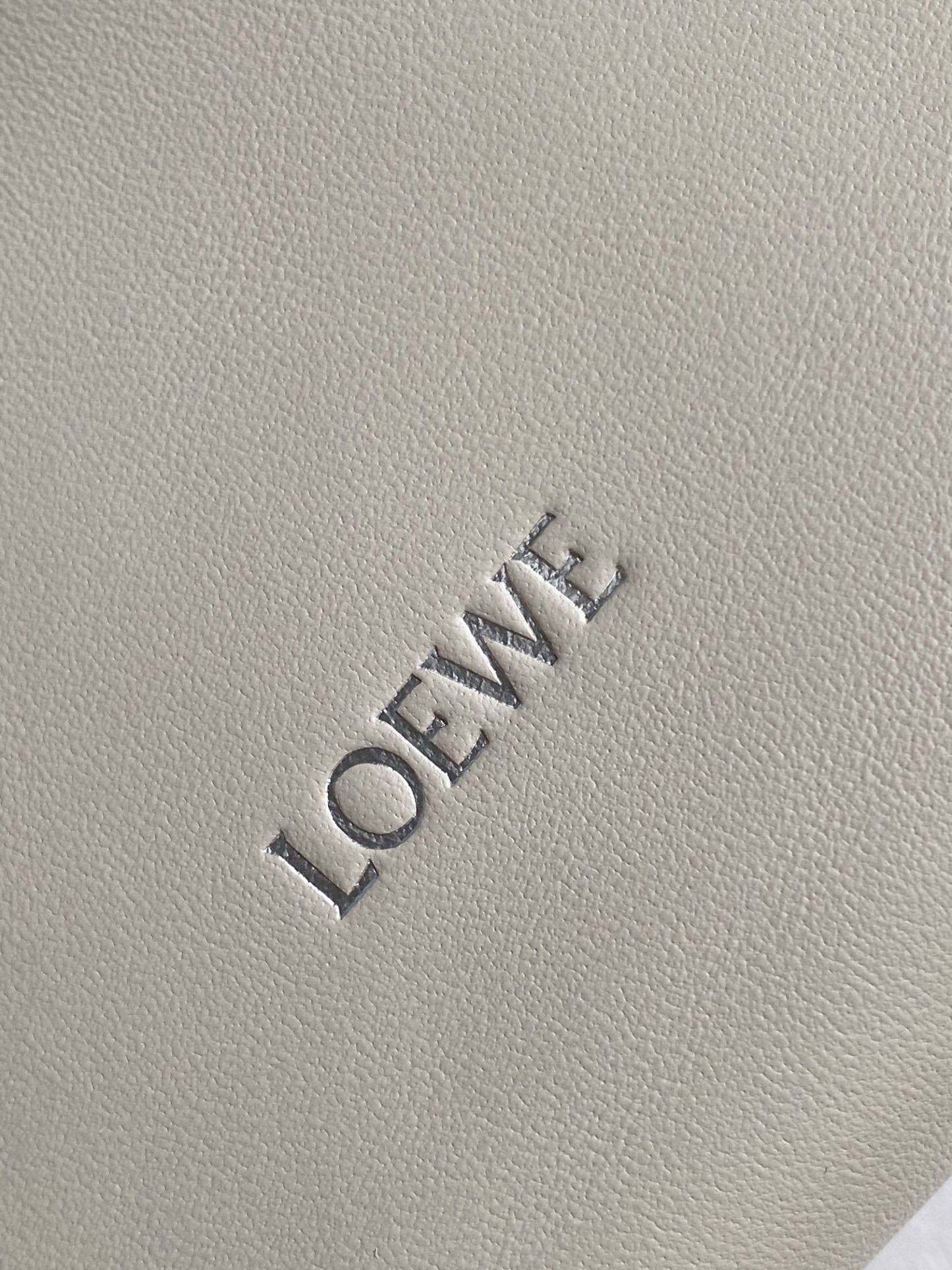 ロエベ「Loewe」小サイズ ナパレザー Squeeze ハンドバッグ