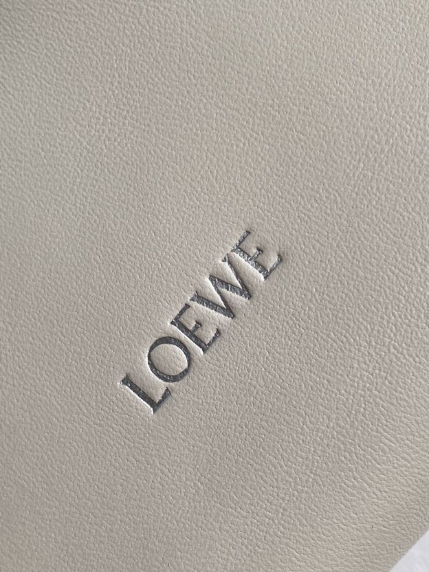 ロエベ「Loewe」小サイズ ナパレザー Squeeze ハンドバッグ