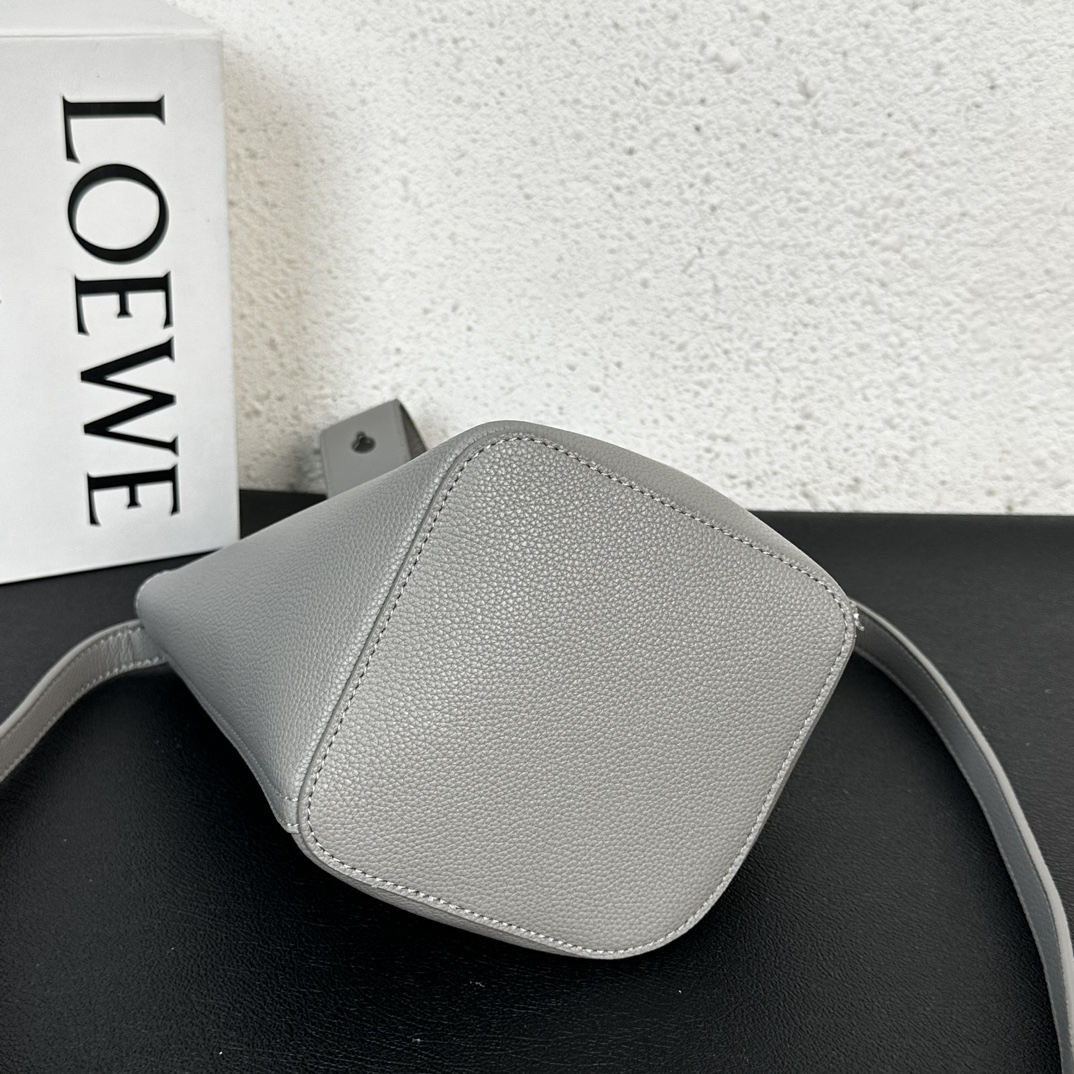 ロエベ「Loewe」FW レザー ハンドバッグ