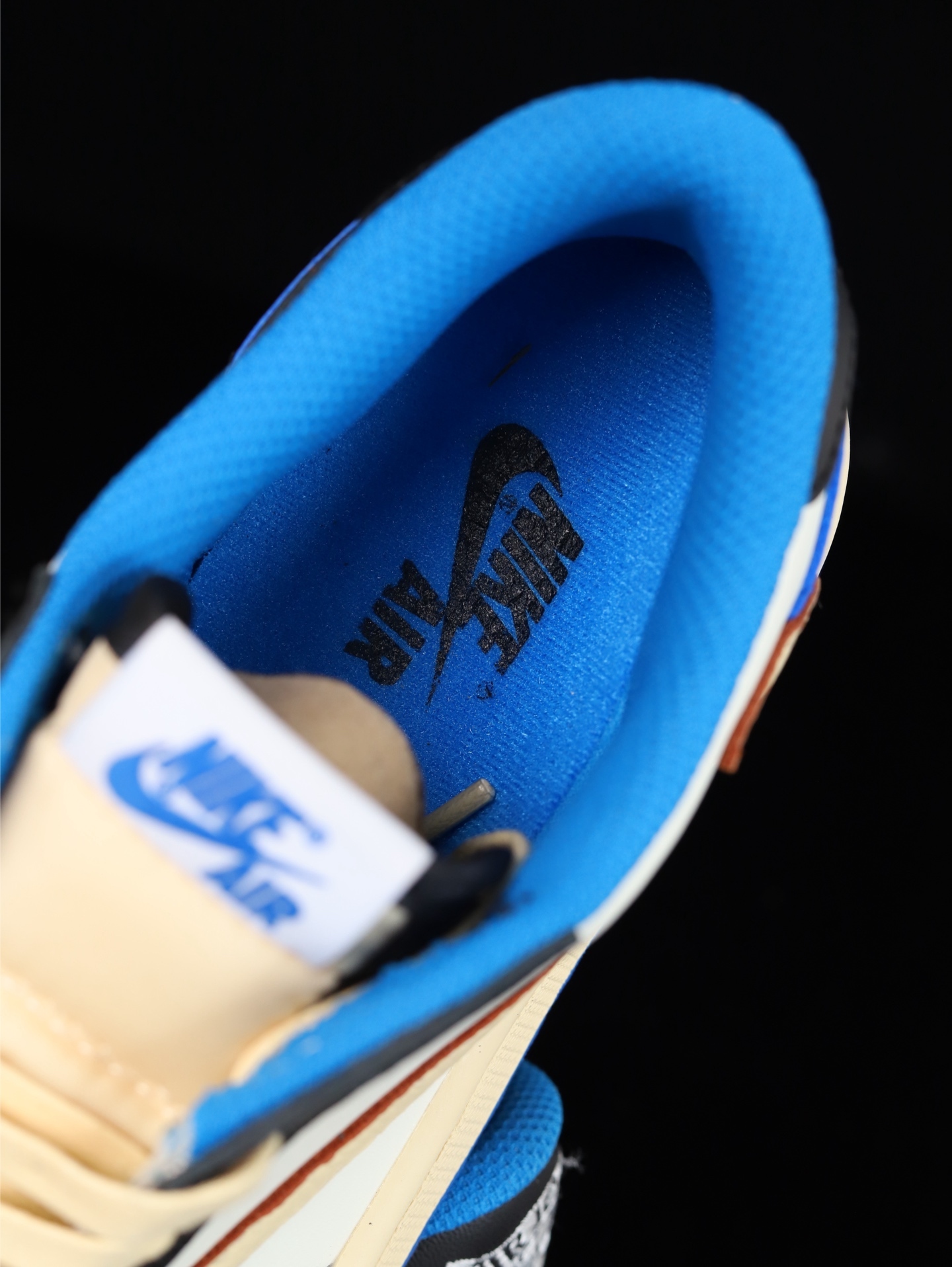 【日本未発売モデル】Nike Air Jordan 1 Low x Travis Scott「Reverse Mocha」シューズ