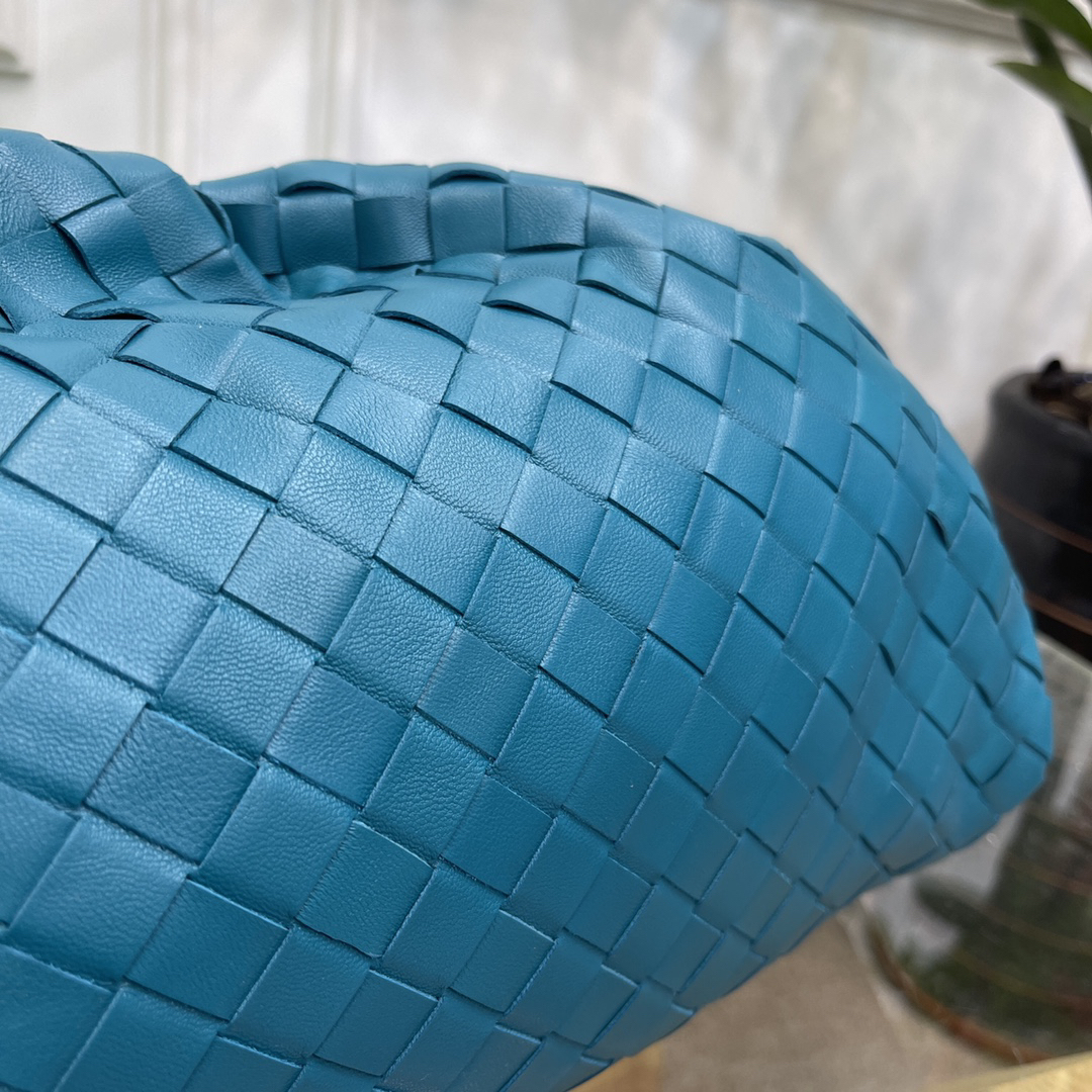 ボッテガ・ヴェネタ「Bottega Veneta」 パウチ ラージクラッチバッグ