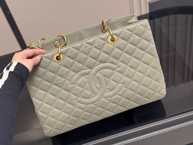 シャネル「Chanel」‌GST ラムスキン ショルダーバッグ