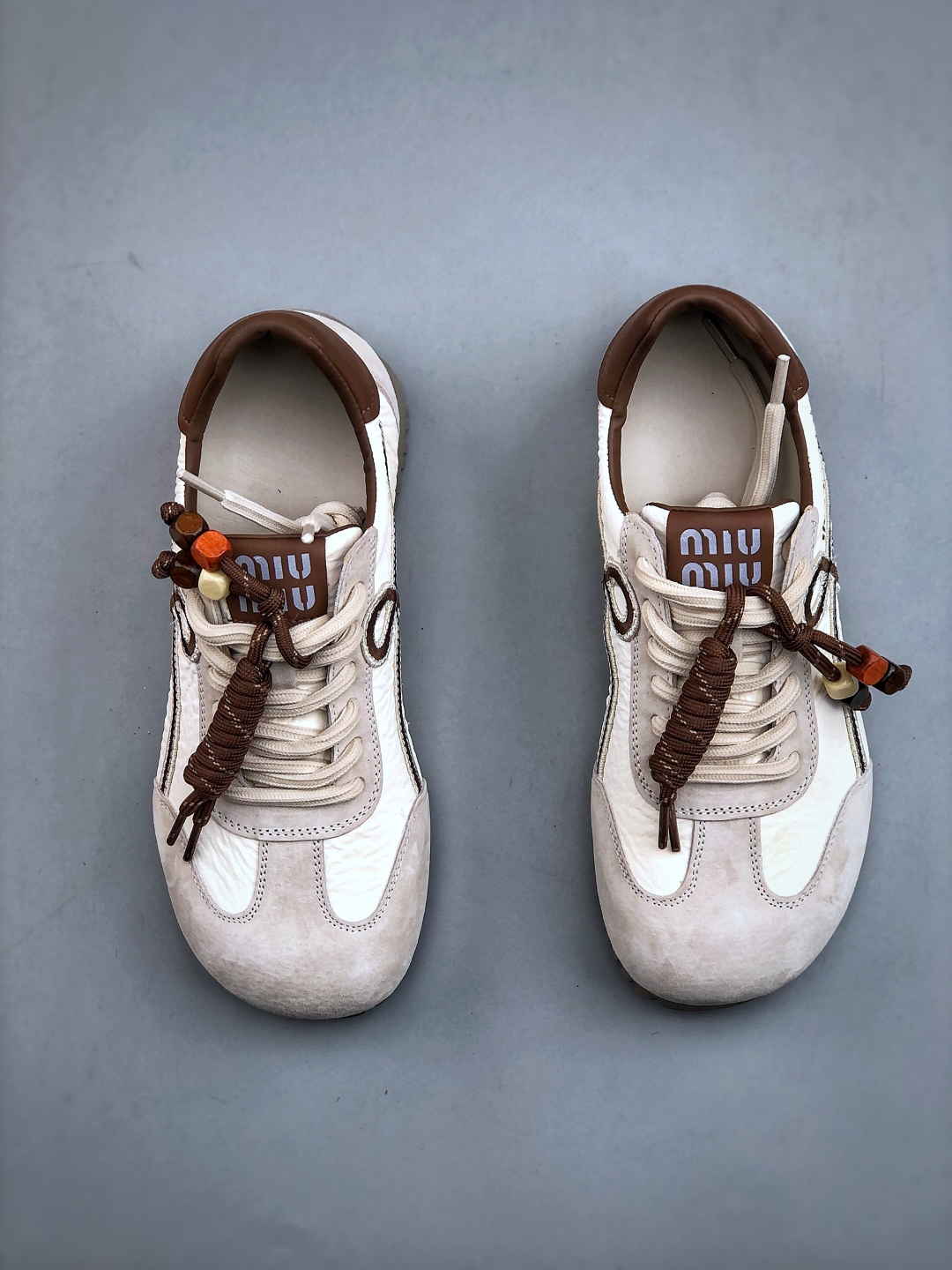 ミュウミュウ「Miu Miu」Prelude シリーズ ― ヴィンテージ×インダストリアル スタイル 多色ブレンドモデル