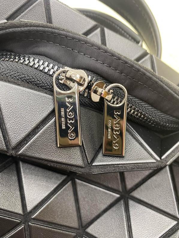 イッセイ・ミヤケ「Issey Miyake」スタイリッシュリュックサック