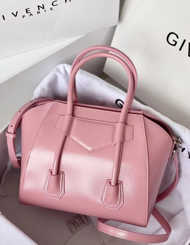 ジバンシィ「Givenchy」スモール アンティゴナ ボックスレザー バッグ