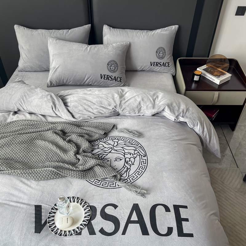 ヴェルサーチ「Versace」プレミアム クリスタルベルベット プリント 4点セット