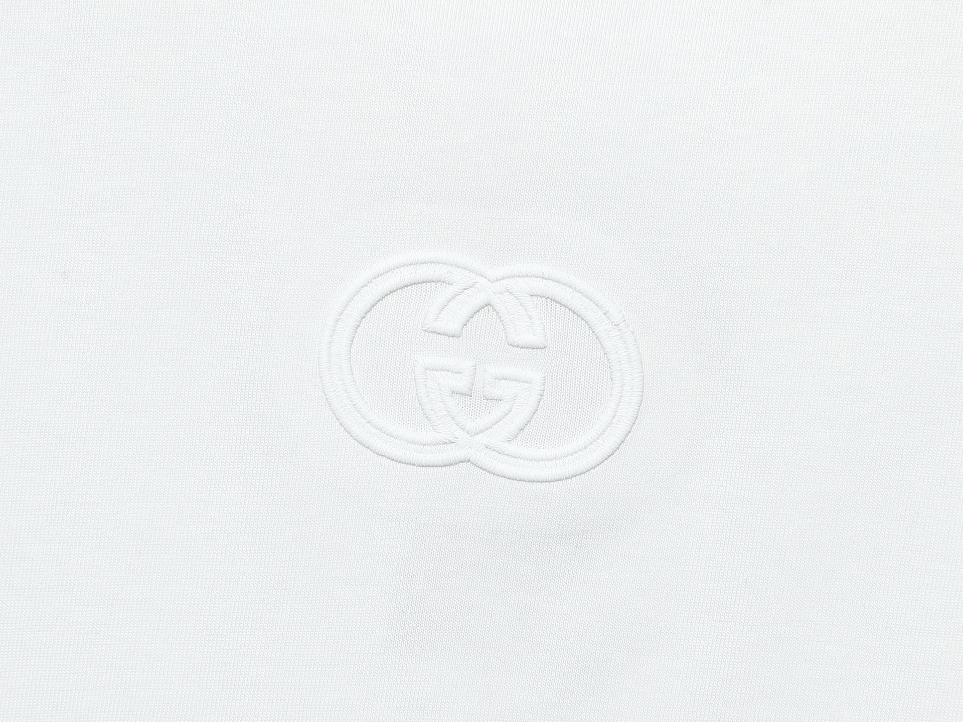 グッチ「Gucci」定番胸元刺繍半袖Tシャツ