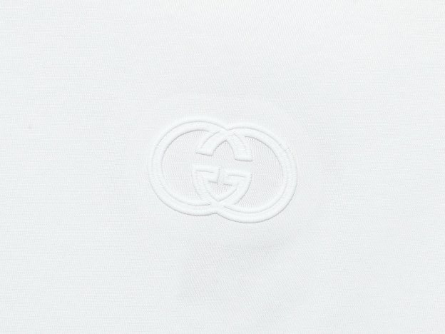 グッチ「Gucci」定番胸元刺繍半袖Tシャツ