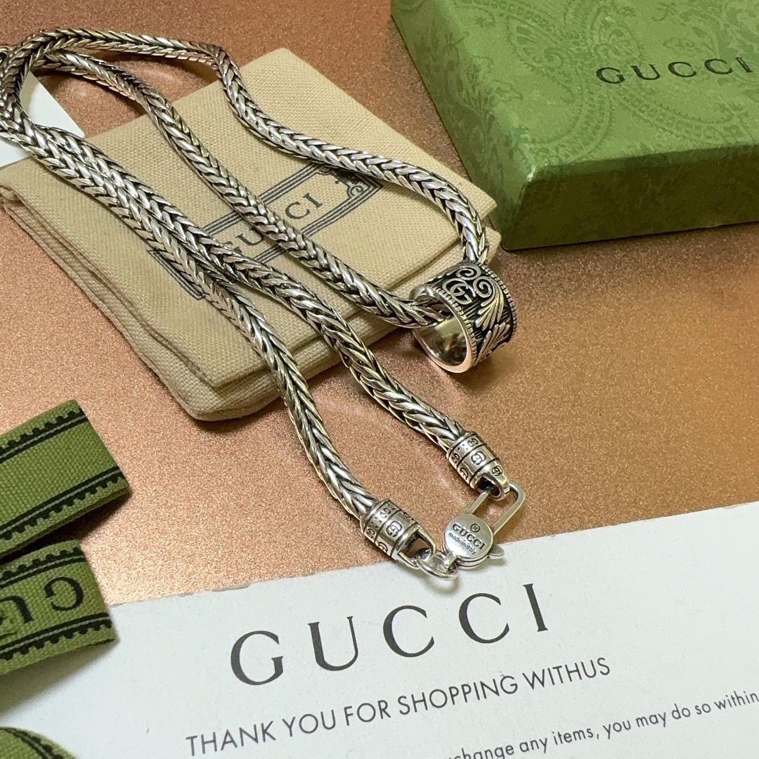 グッチ「Gucci」Anger Forest 双Gチェーン