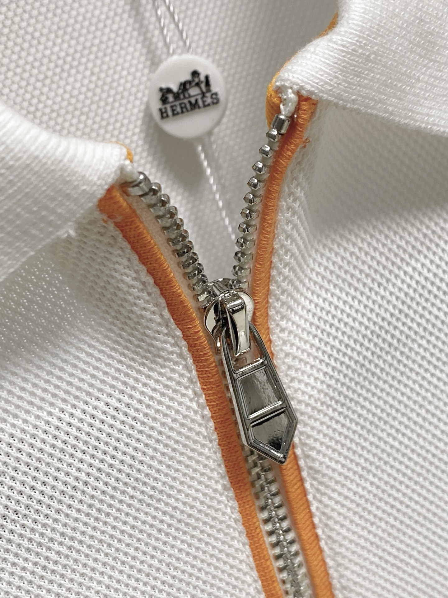 エルメス「Hermès」2025 サマーコレクション メンズ ロゴ入りポロシャツ