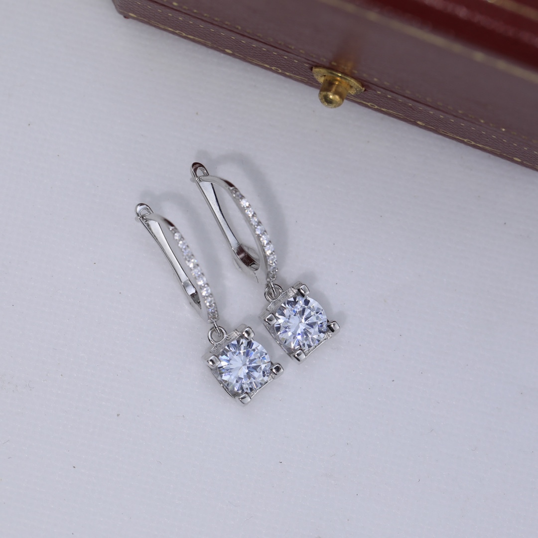 カルティエ「Cartier」ラブ シングルダイヤモンド ホーン ピアス