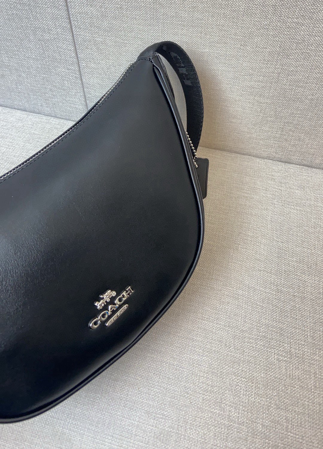 コーチ「Coach」 Ace 月牙型ショルダーバッグ