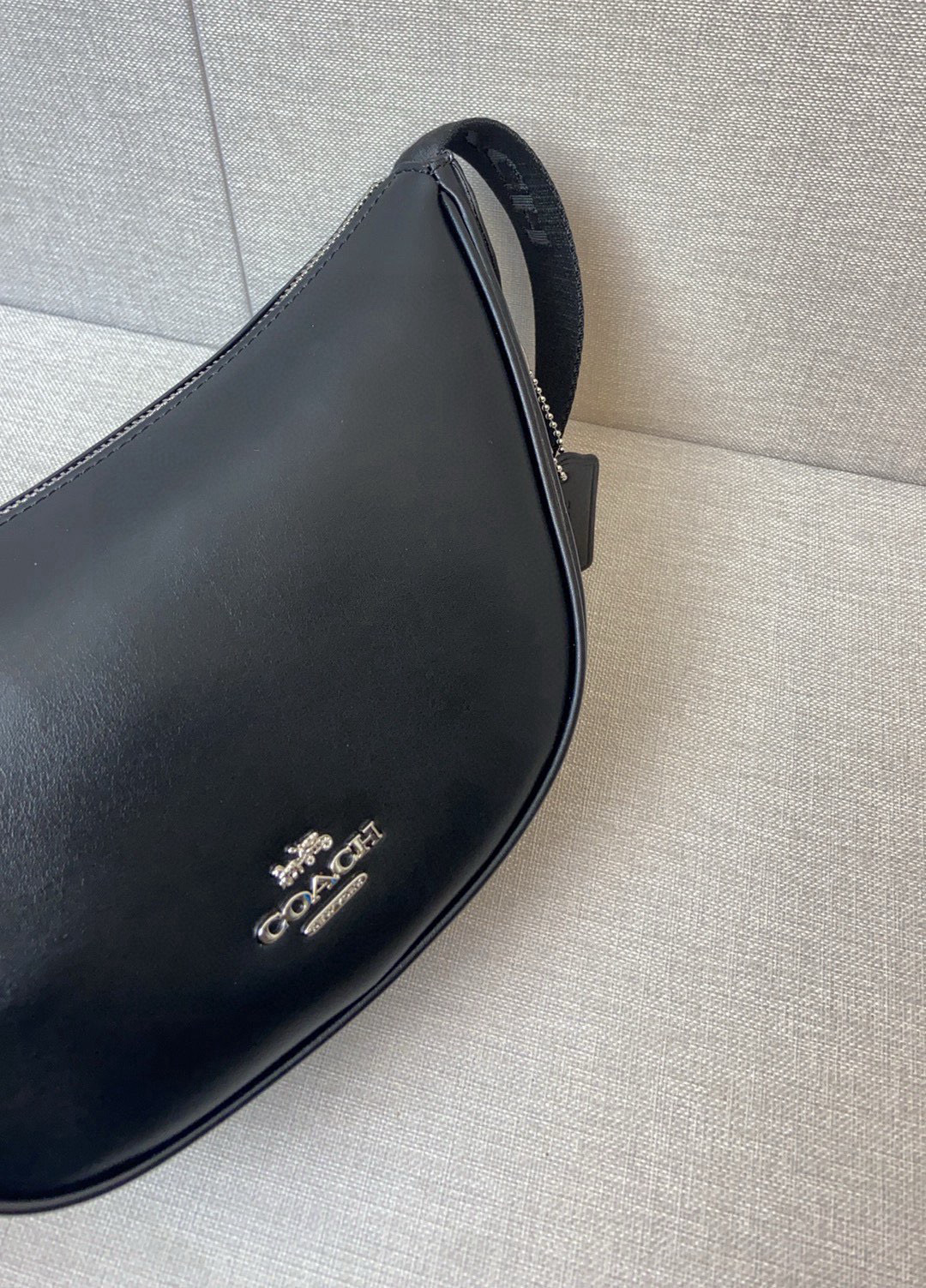 コーチ「Coach」 Ace 月牙型ショルダーバッグ