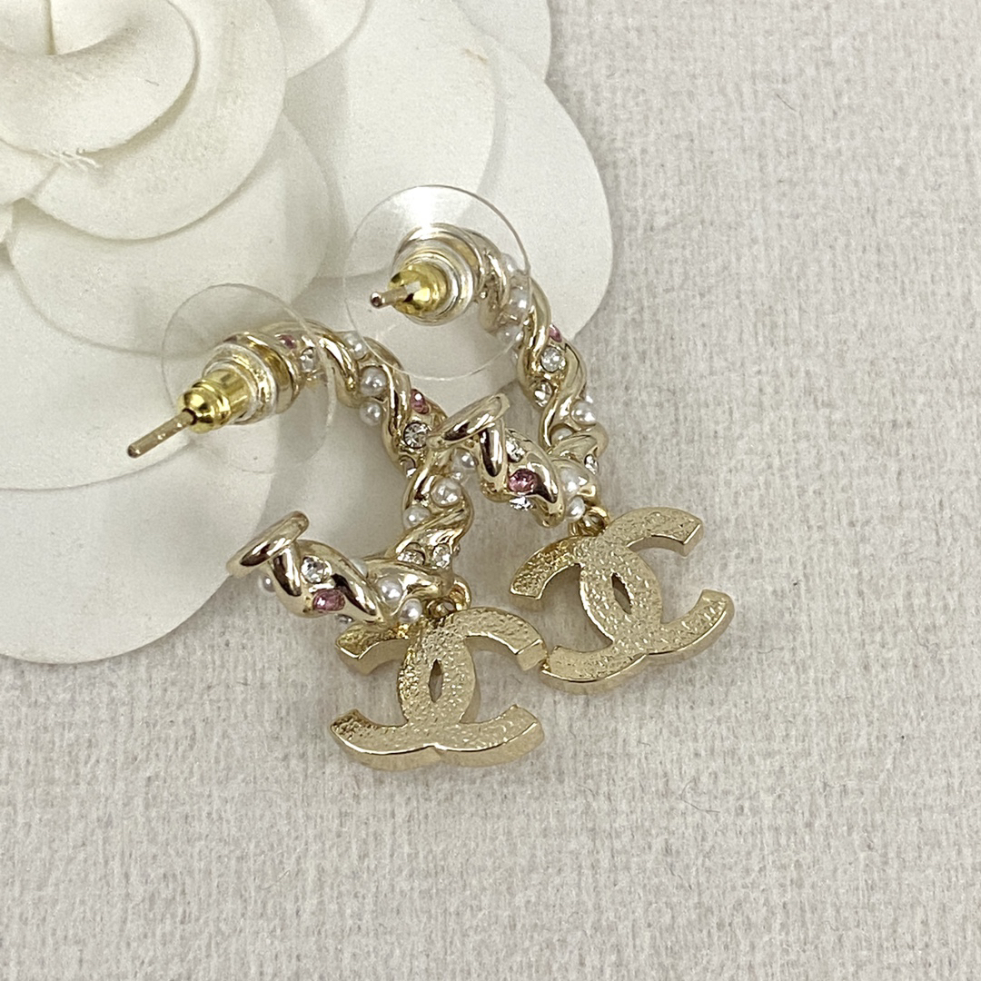 シャネル「Chanel」ツイストパール＆ピンクダイヤモンド ピアス