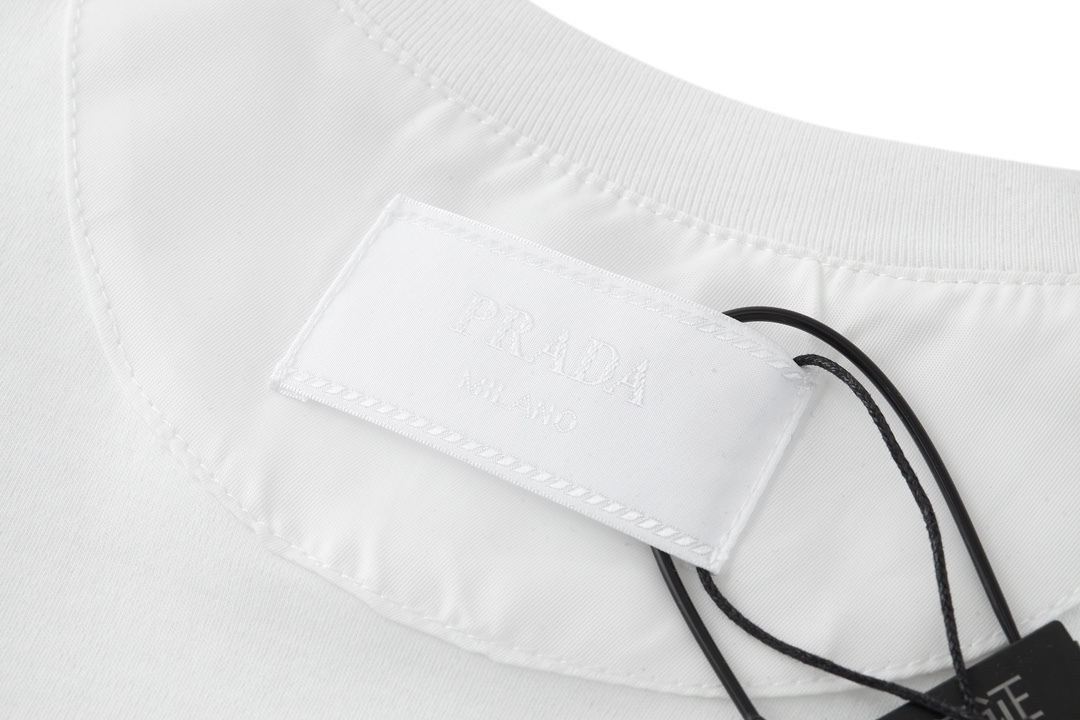 プラダ「Prada」 フロントジッパーポケット ショートスリーブTシャツ