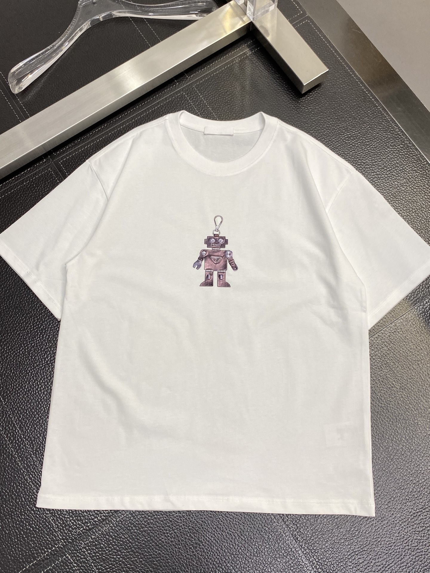 プラダ「Prada」 エクスクルーシブ メンズ リラックスフィット ショートスリーブTシャツ