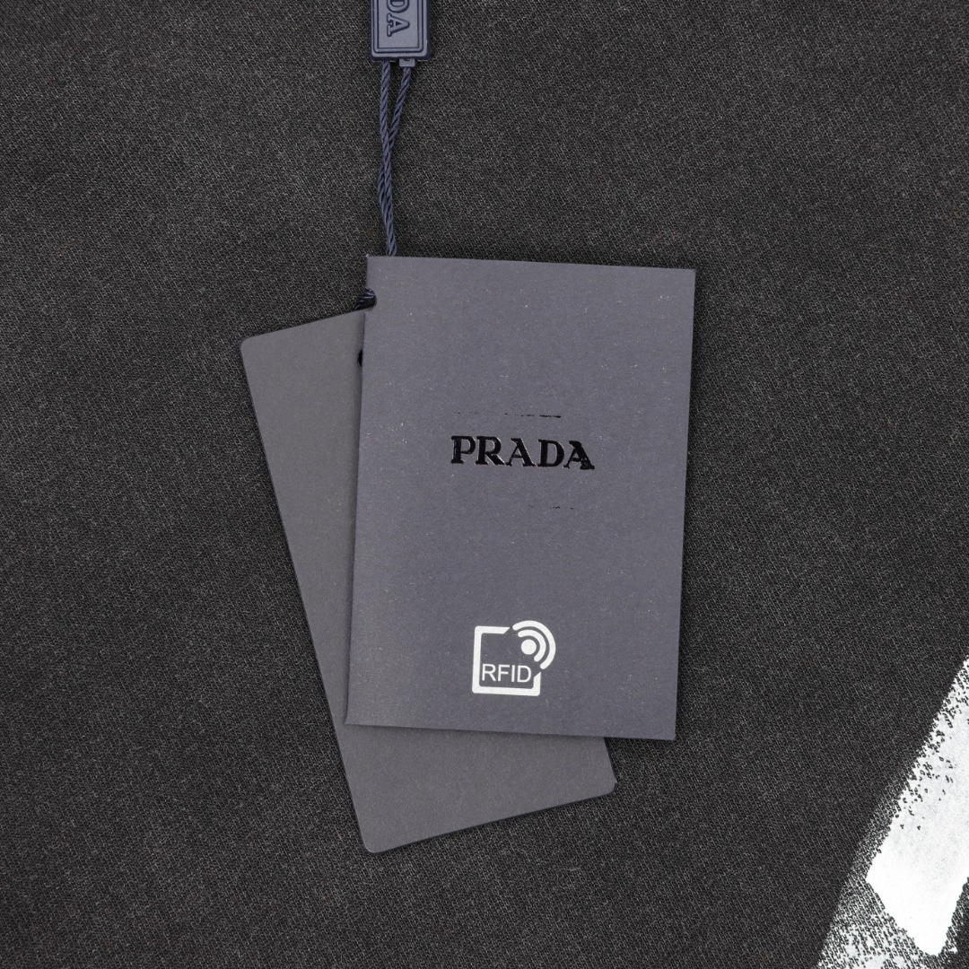プラダ「Prada」 グラデーション ハンドペイント レター クルーネックTシャツ