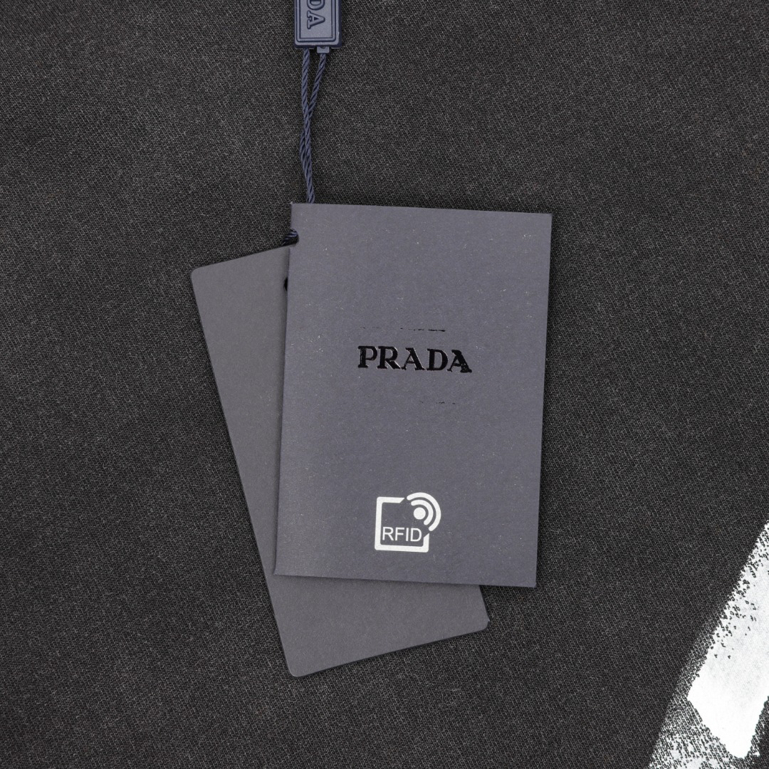 プラダ「Prada」 グラデーション ハンドペイント レター クルーネックTシャツ