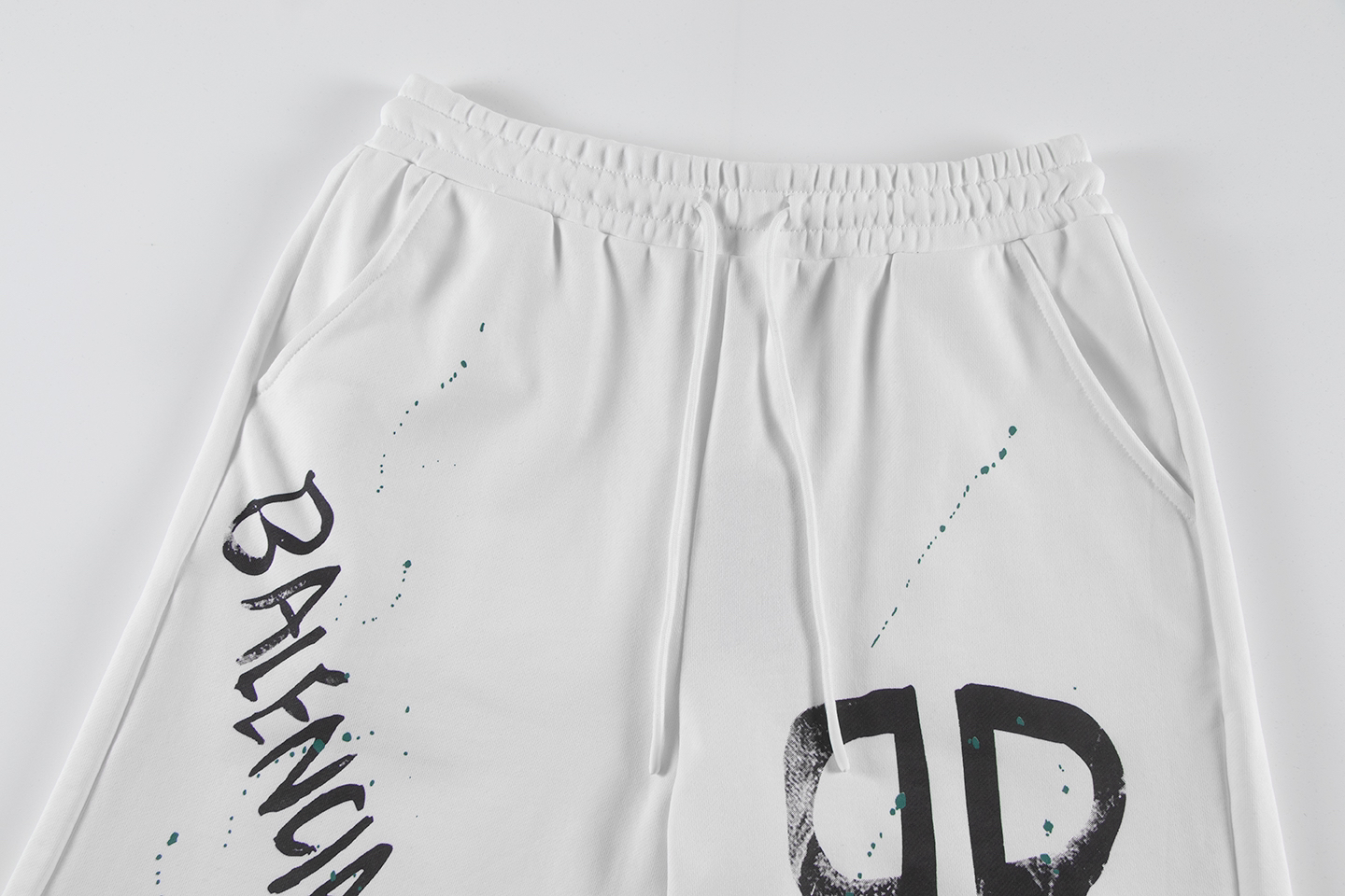 バレンシアガ「Balenciaga」2025のトレンドモーグルパンツ