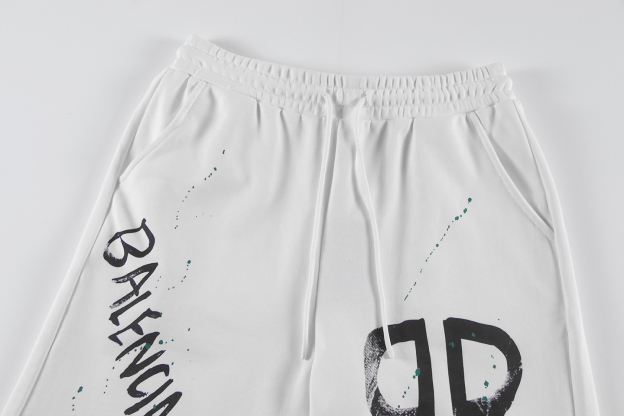 バレンシアガ「Balenciaga」2025のトレンドモーグルパンツ