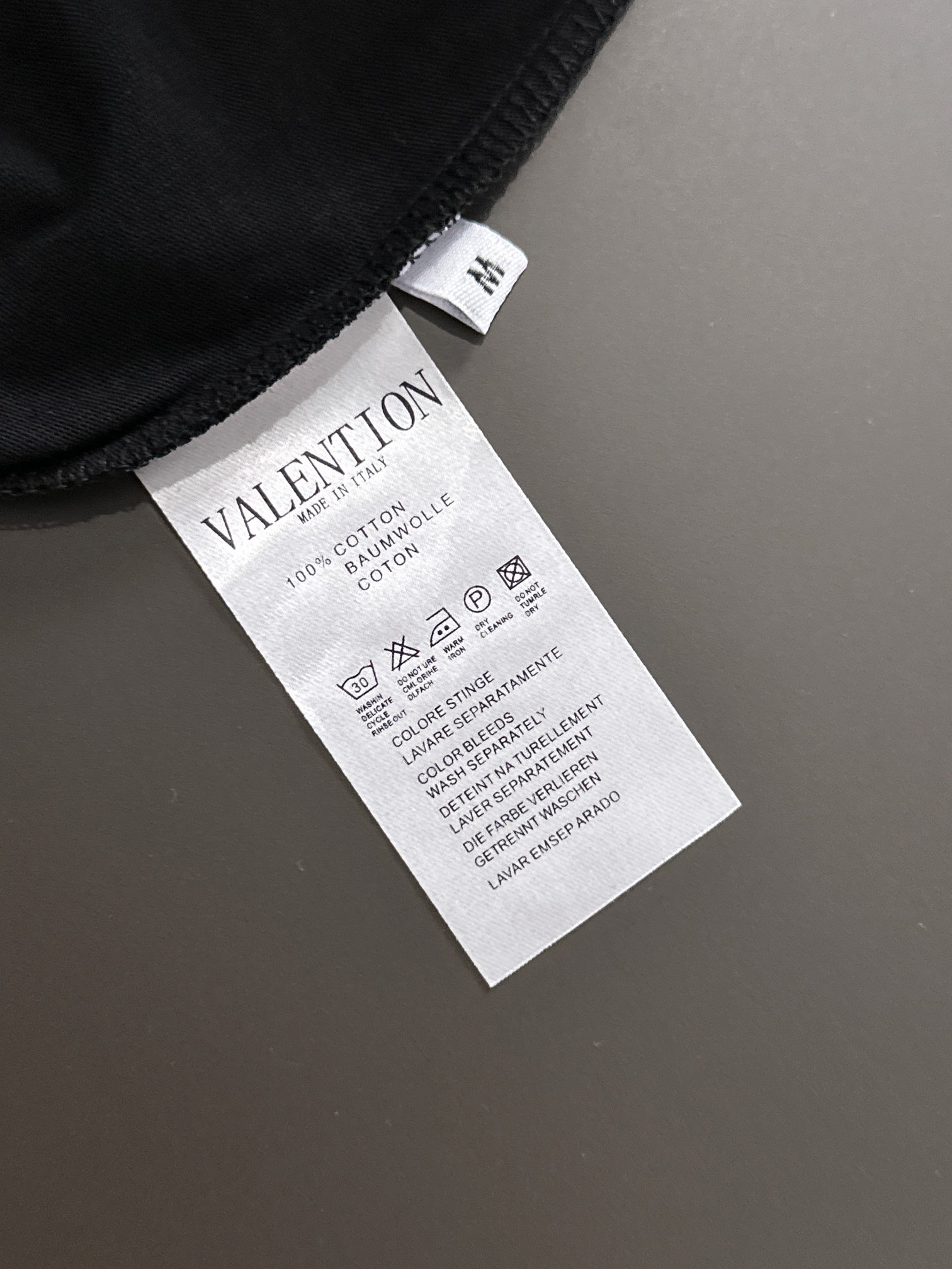 ヴァレンティノ「Valentino」 2025 春の新作半袖