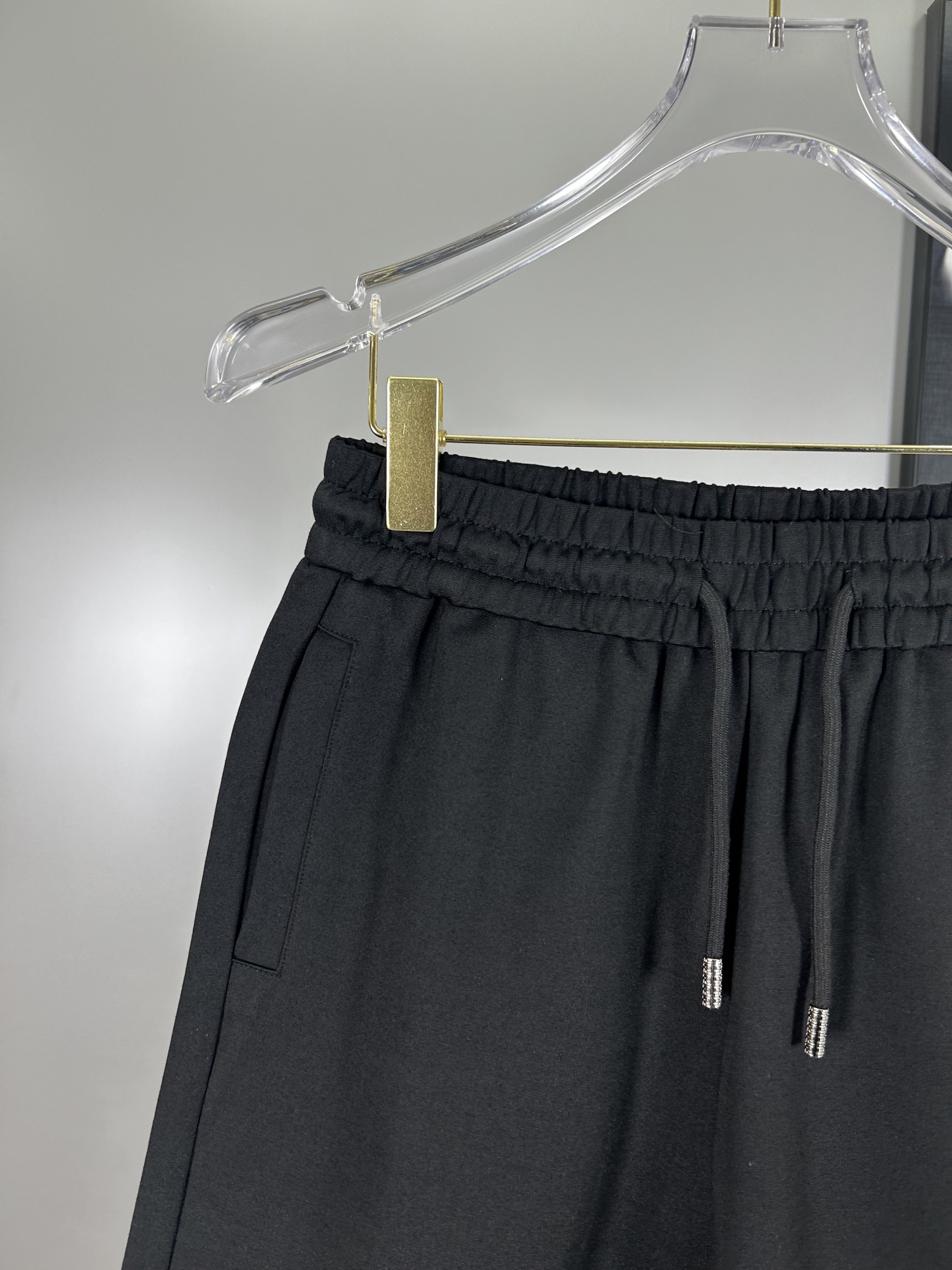 ヴァレンティノ「Valentino」2025 春夏コレクション ミニマル ウェビング スポーツショーツ