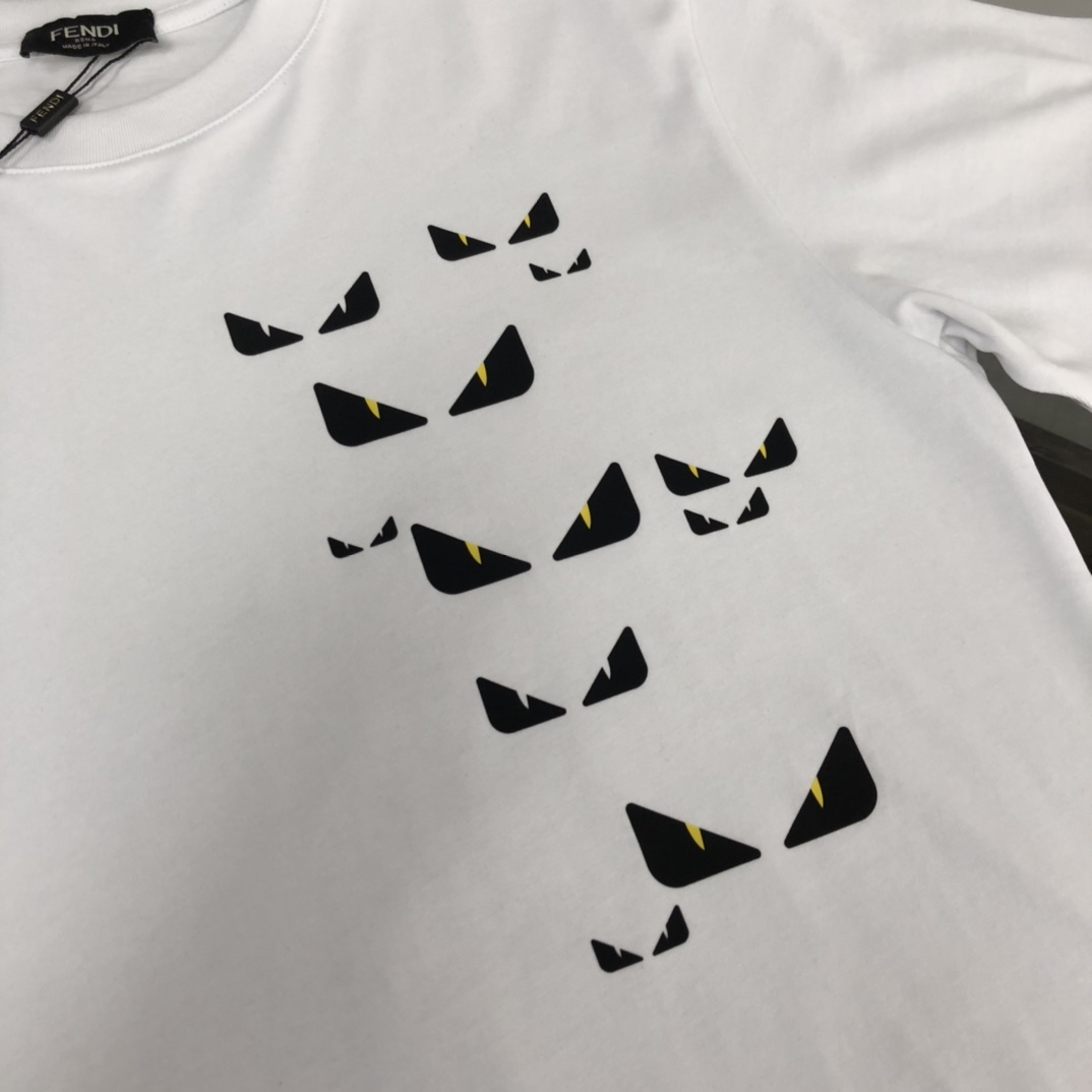 フェンディ「Fendi」25SS マスターコレクション グラフィックプリント ラウンドネック ショートスリーブTシャツ