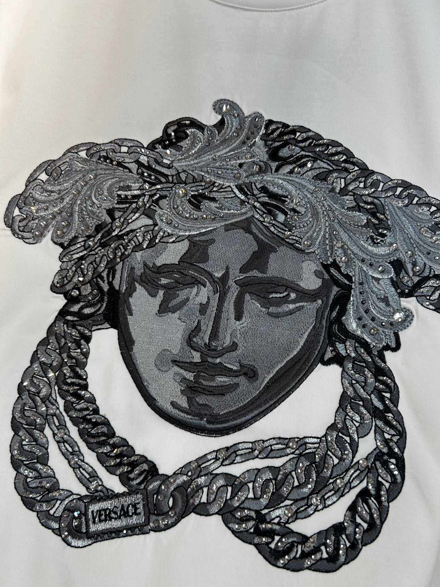 ヴェルサーチ「Versace」2025SS メドゥーサ スワロフスキー刺繍Tシャツ