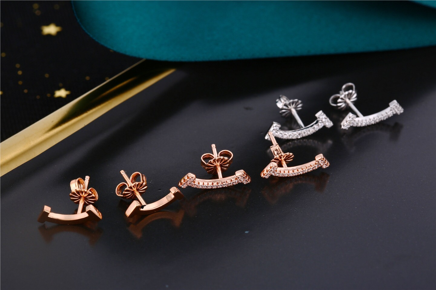 ティファニー「Tiffany & Co.」T Smile シリーズ ダイヤモンドイヤリング