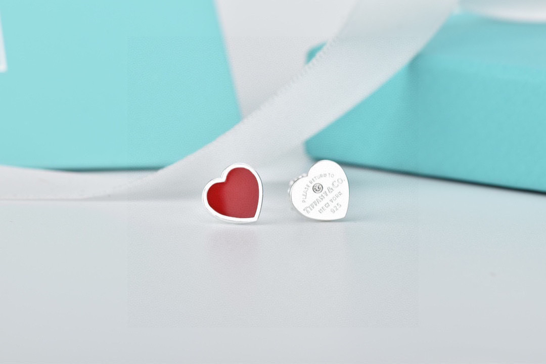 ティファニー「Tiffany & Co.」ハートエナメル アシンメトリーイヤリング