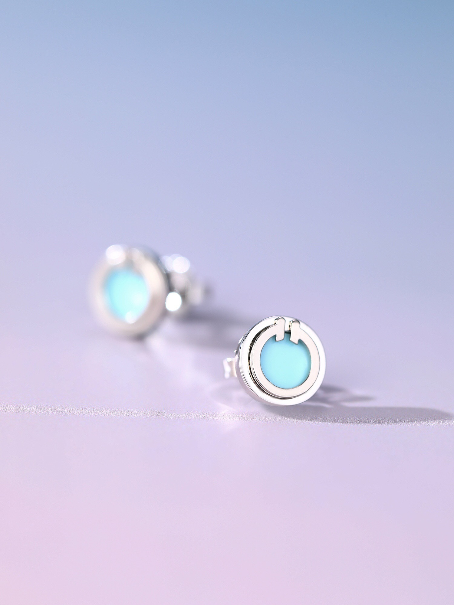 ティファニー「Tiffany & Co.」T ダイヤモンドサークルスタッドピアス