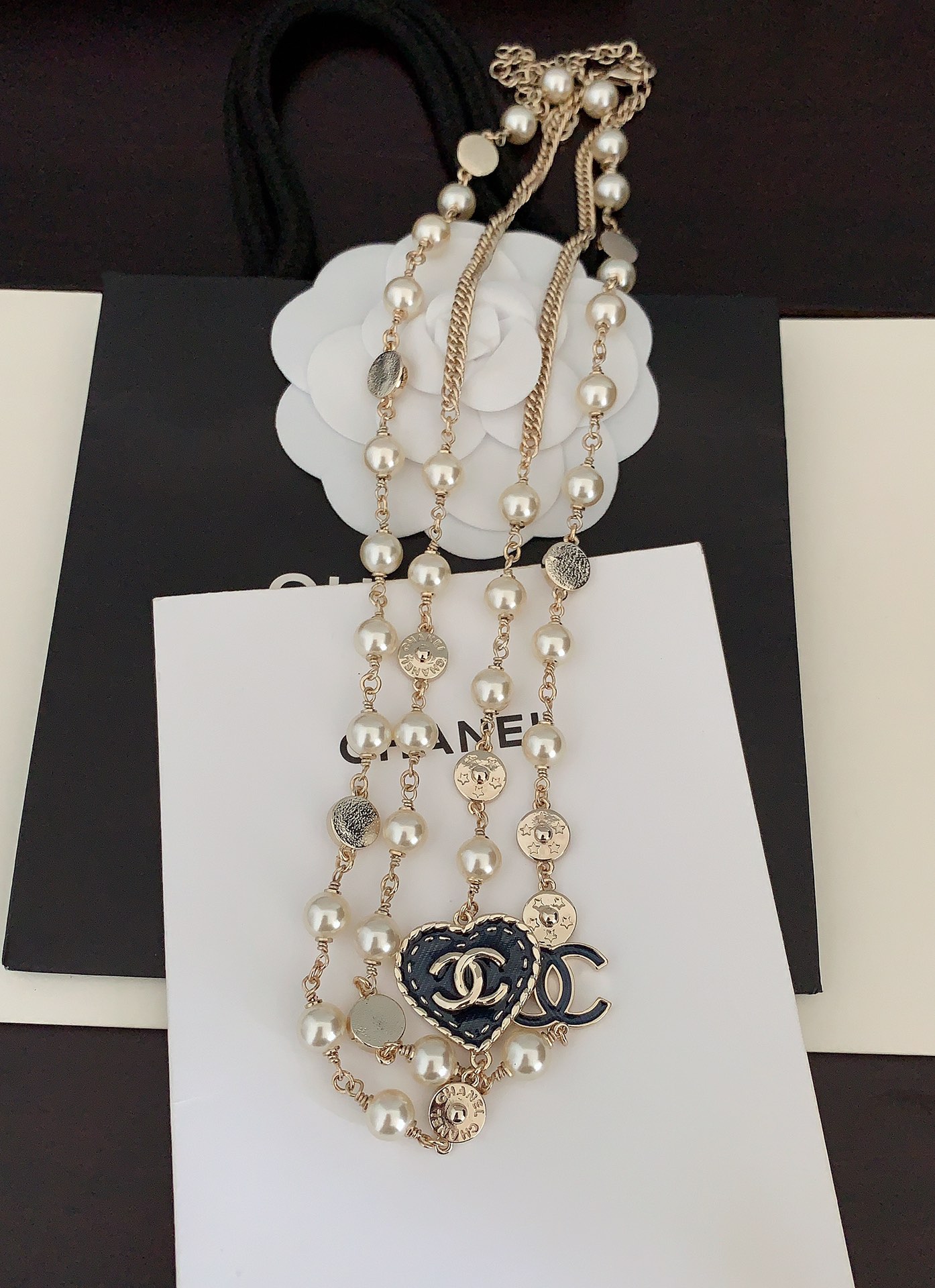 シャネル「Chanel」 ブルーブラックパールネックレス