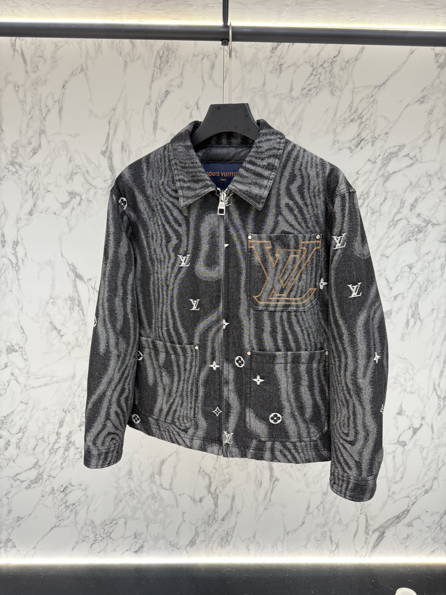 ルイ・ヴィトン「Louis Vuitton」秋冬コレクション ダウンジャケット