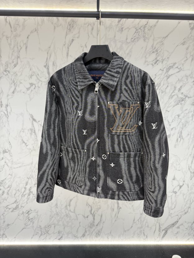 ルイ・ヴィトン「Louis Vuitton」秋冬コレクション ダウンジャケット