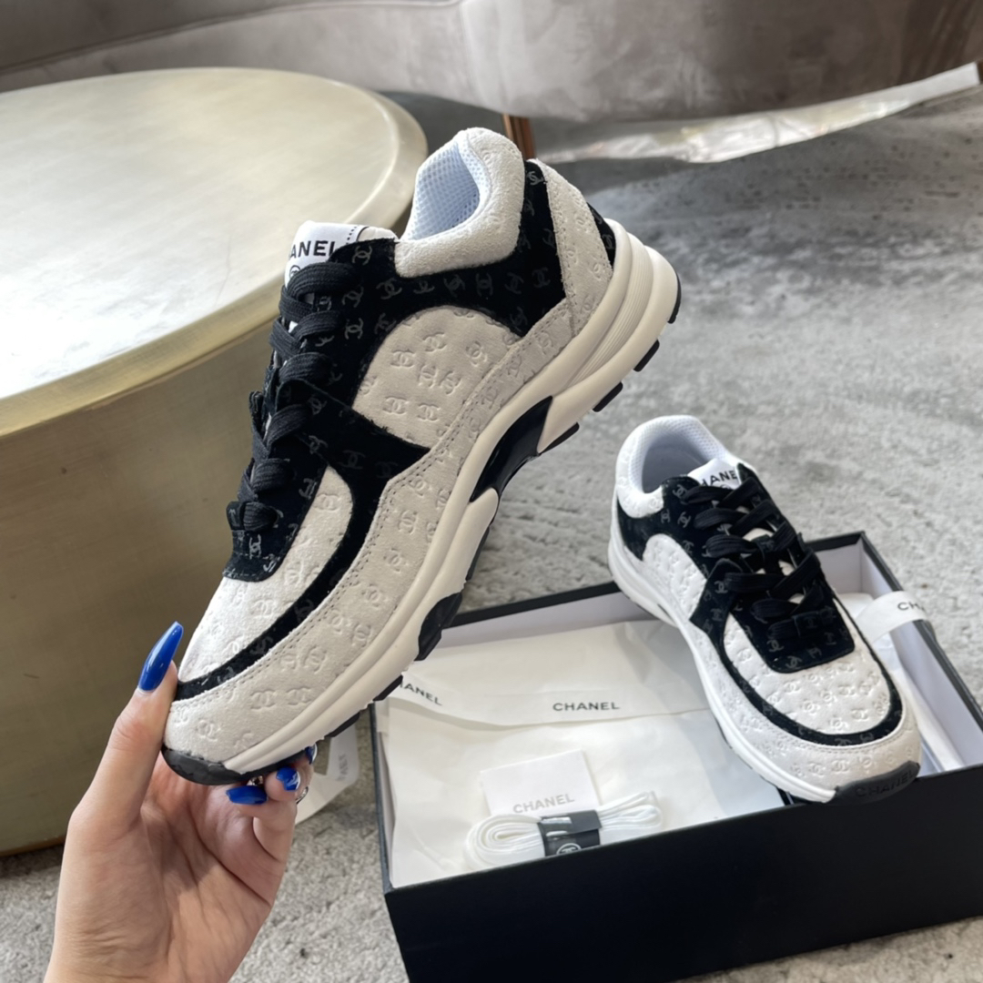 シャネル「Chanel」2022/23クルーズコレクション エンブロイダード スニーカー