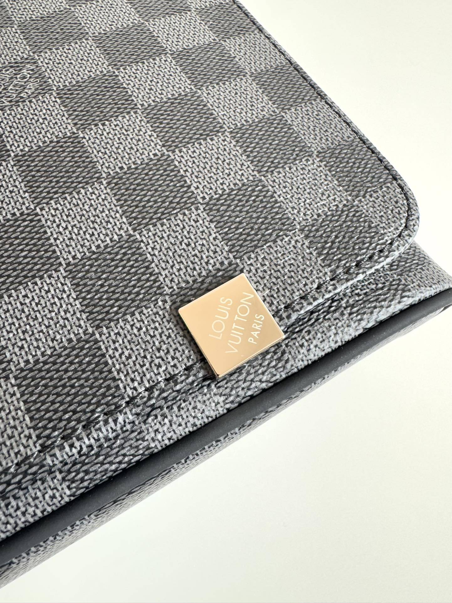 ルイ・ヴィトン「Louis Vuitton」ディストリクト メッセンジャーバッグ